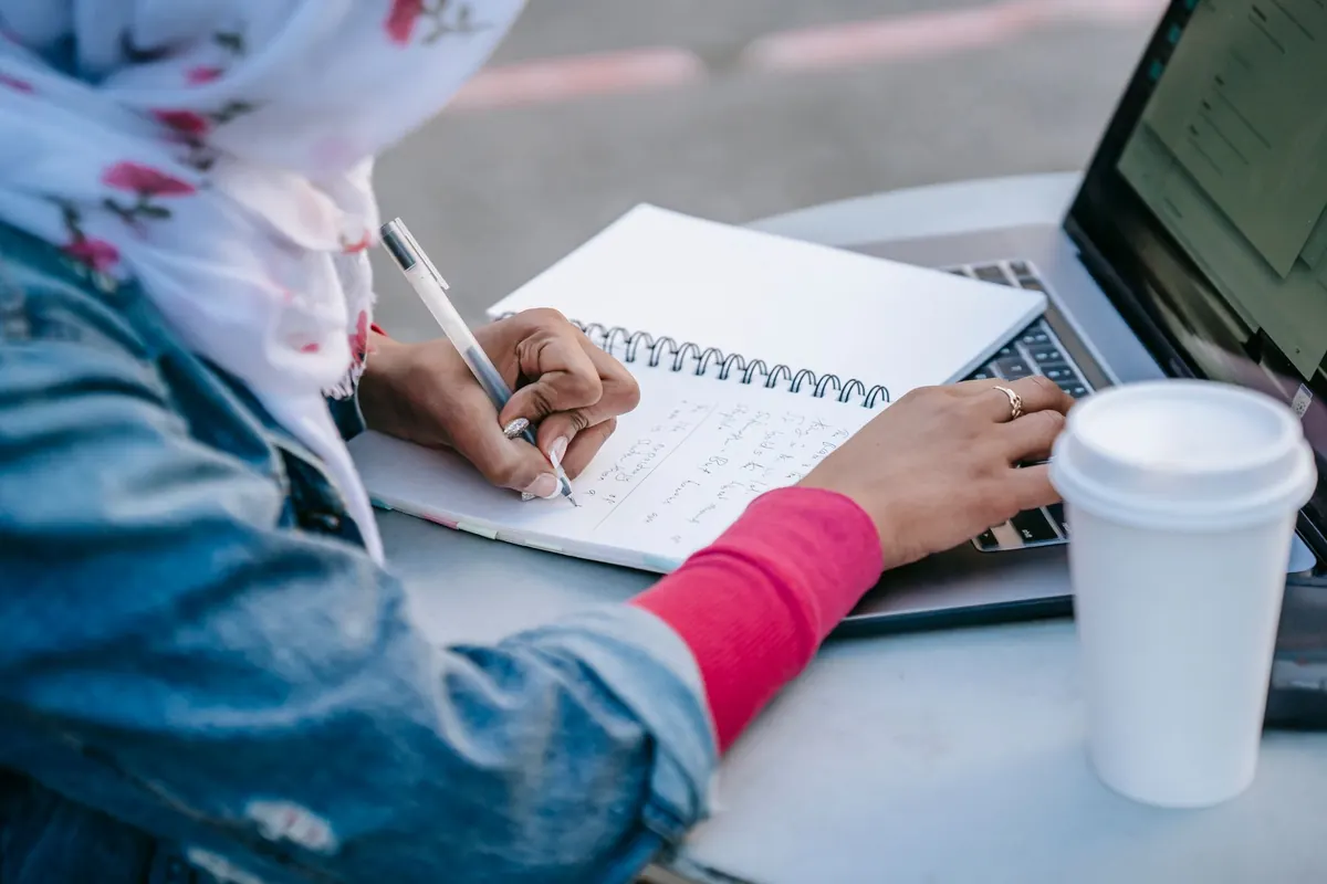 Beginner's Guide to Using AI for Local News Reporting: Tools, Ethics, and Workflow